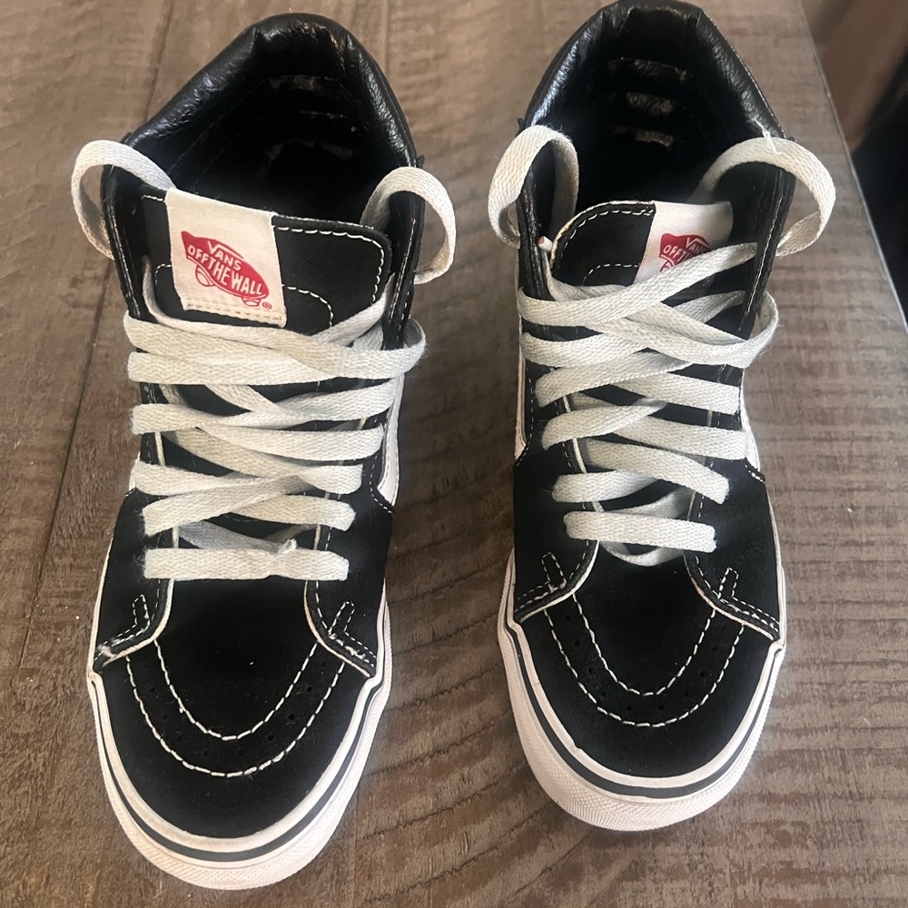 Vans suede black and white high top in excellent condition in size 4